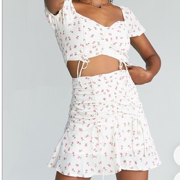 Princess Polly Dresses & Skirts - Princess Polly flower 2 piece set